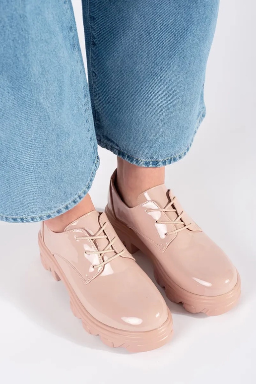 Pussoļi ar lakotu efektu un platformu