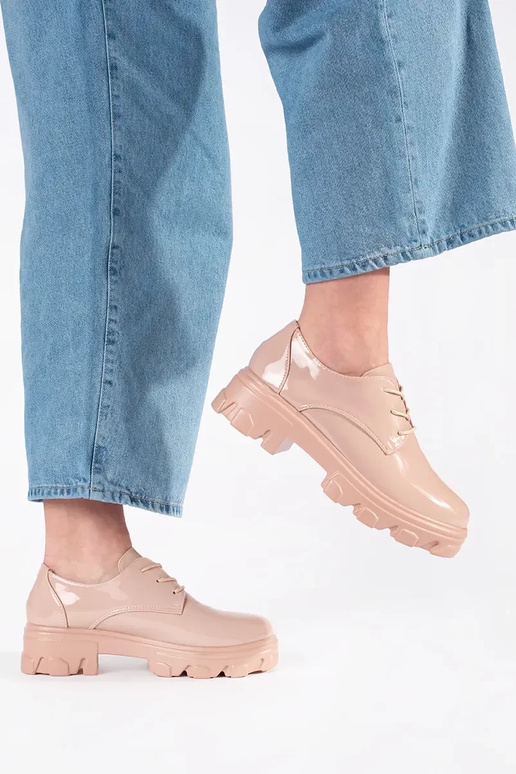 Pussoļi ar lakotu efektu un platformu