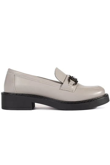 Sieviešu mokasīni uz bieza...