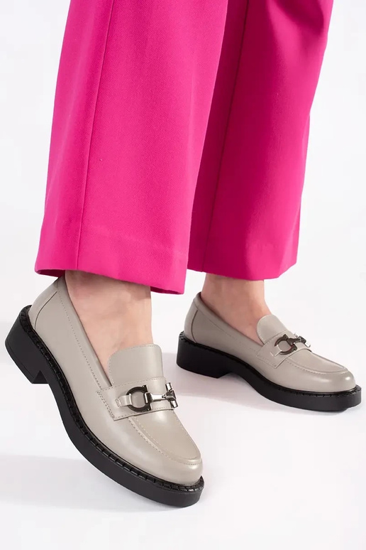 Sieviešu mokasīni uz bieza zoles...