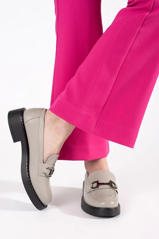 Sieviešu mokasīni uz bieza zoles...