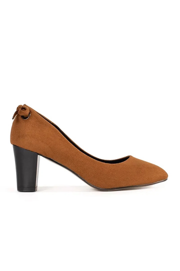 Sarkanie zamšā čības uz papēža