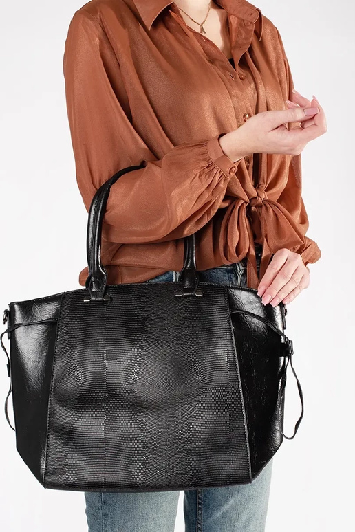 Melna liela soma ar papildus siksniņu