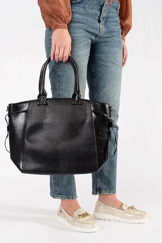 Melna liela soma ar papildus siksniņu