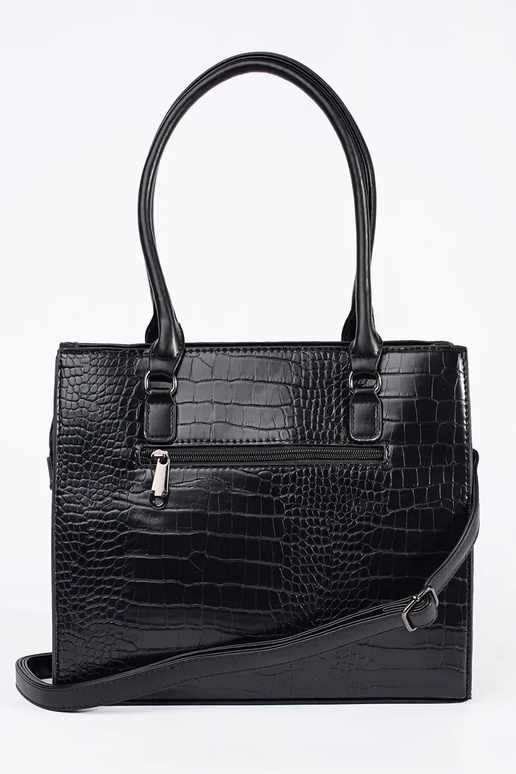 Melna vidēja izmēra soma uz pleca