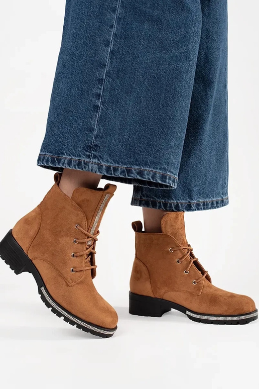 Brūni apavi ar auklu