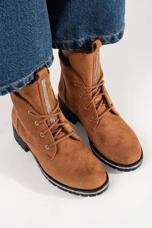 Brūni apavi ar auklu