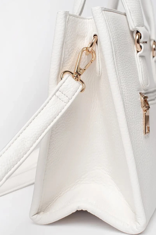 Balta soma ar rāvējslēdzēju