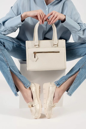 Spilgti smilšu krāsas soma... 2