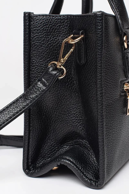 Melna soma ar rāvējslēdzēju