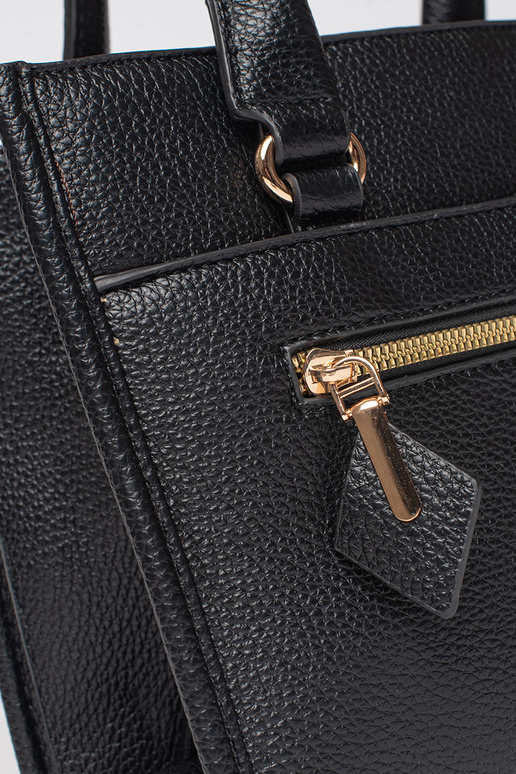 Melna soma ar rāvējslēdzēju