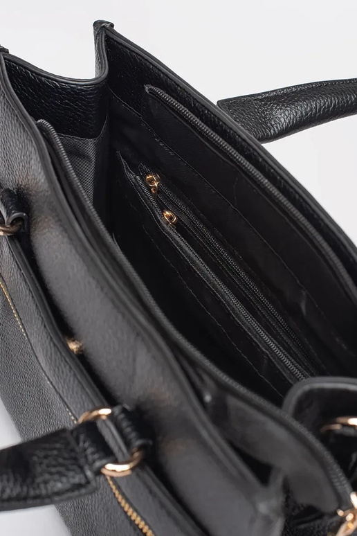 Melna soma ar rāvējslēdzēju