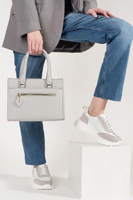 Pelēka soma ar rāvējslēdzēju