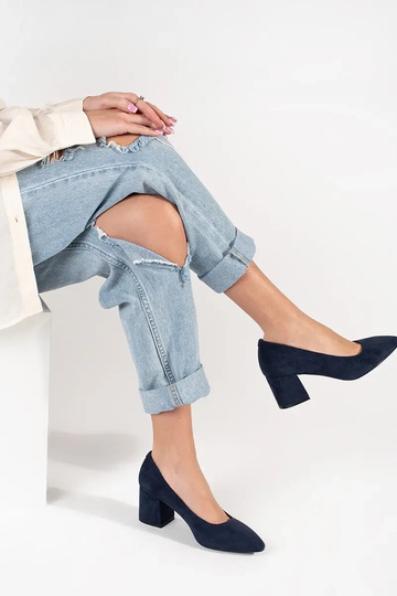 Tumši zili augstpapēžu... 2