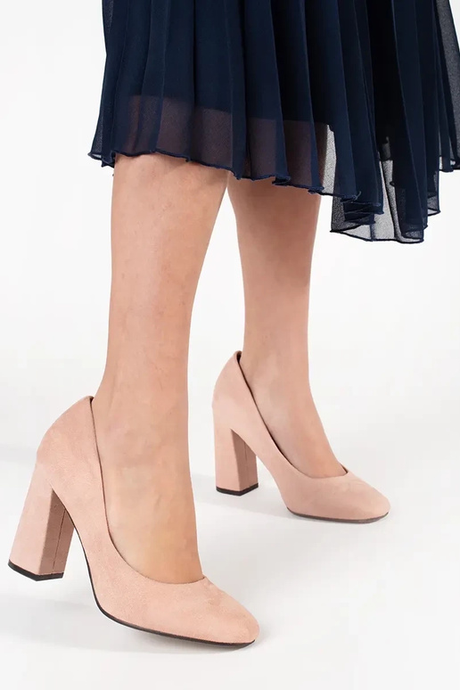 Smilšu krāsas zamša augstpapēžu kurpes