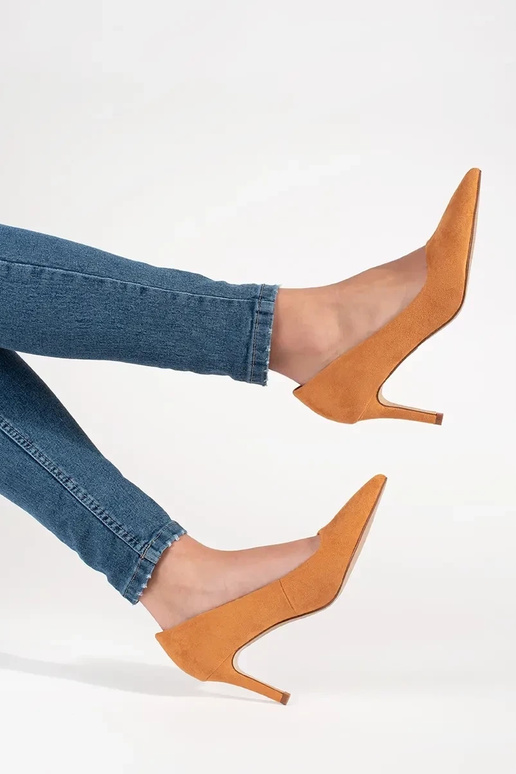 Brūni augstpapēžu zābaki