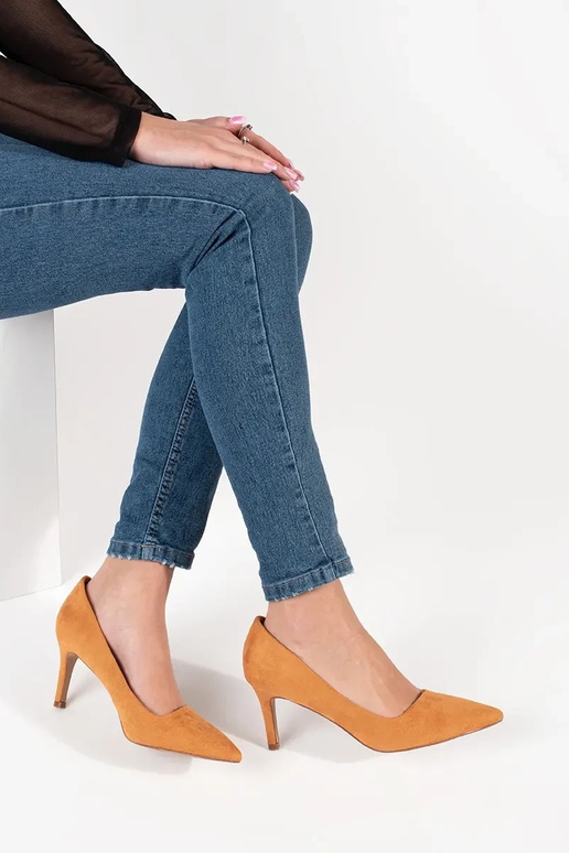 Brūni augstpapēžu zābaki