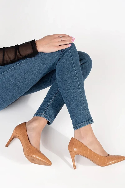 smilšu krāsas augstpapēžu apavi smilšu krāsas augstpapēžu apavi