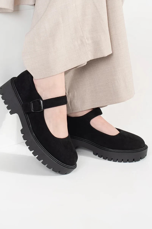 Melnas krāsas puszābaki ar platformu... Melnas krāsas puszābaki ar platformu...