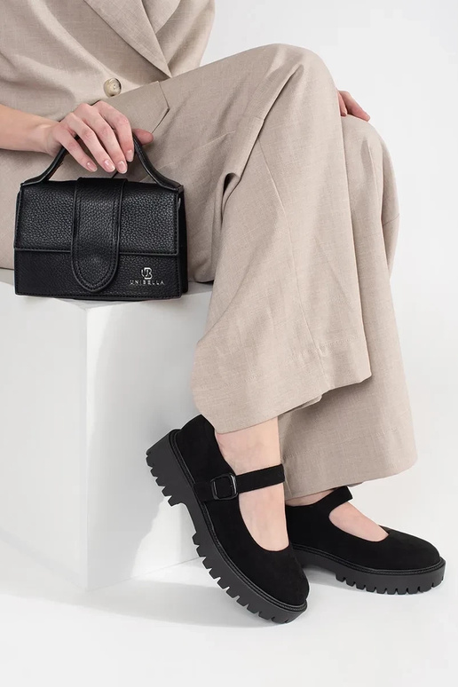 Melnas krāsas puszābaki ar platformu... Melnas krāsas puszābaki ar platformu...