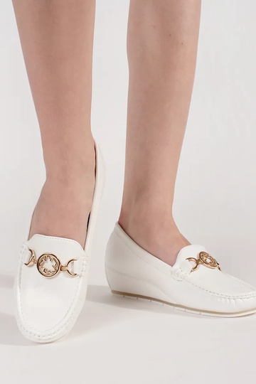 Baltas krāsas mokasīni uz... 2