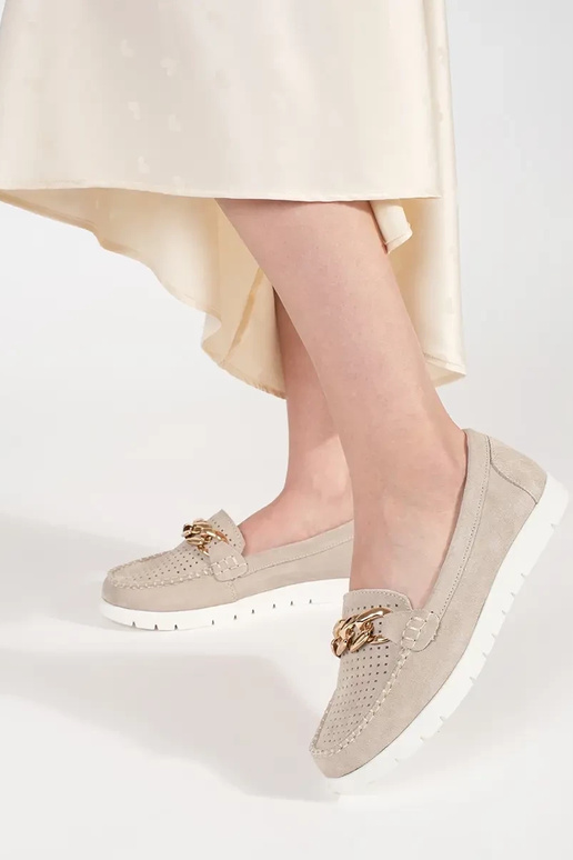 Smilšu krāsas ādas mokasinai ar ķēdi... Smilšu krāsas ādas mokasinai ar ķēdi...