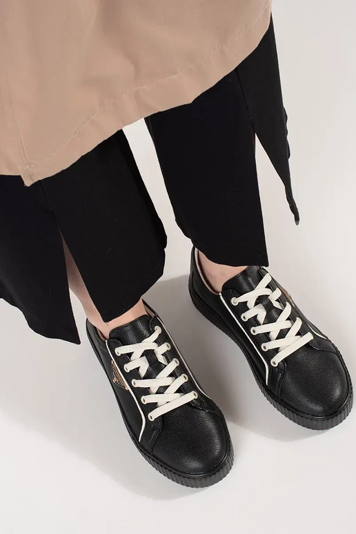 Ādas melnas sneakers modeļa kurpes uz...