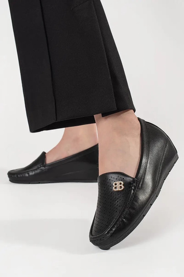 Melnas sieviešu puszābaki... 2