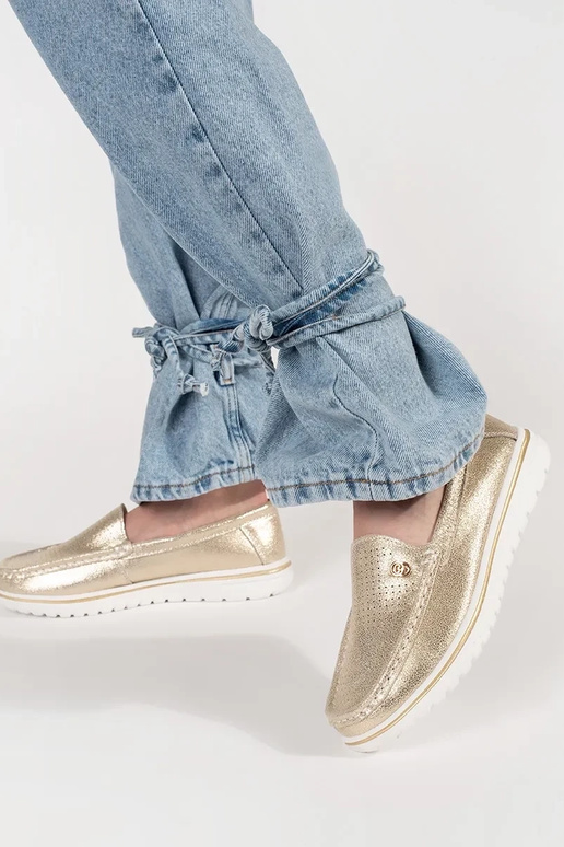 Zelta krāsas mokasīni no dabīgas ādas Zelta krāsas mokasīni no dabīgas ādas