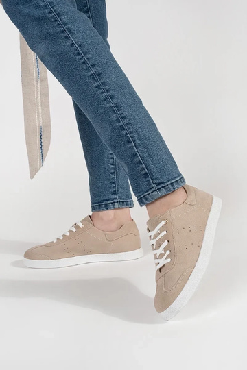 Smilšu krāsas sporta apavi... 2