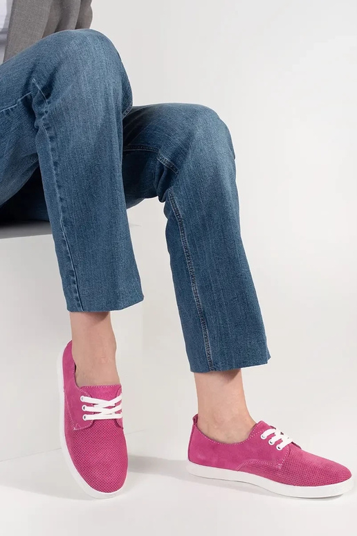 Rozā krāsas perforēti apavi no... Rozā krāsas perforēti apavi no...