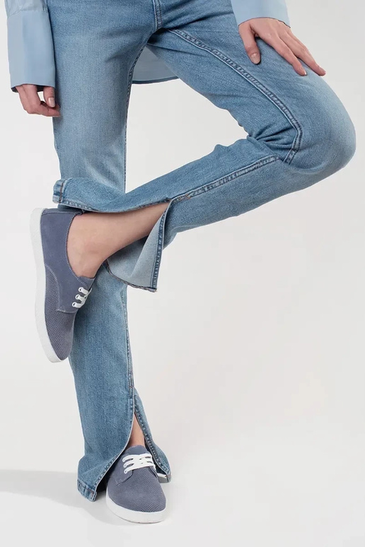 Zili apavi ar caurumiem no dabīgās ādas Zili apavi ar caurumiem no dabīgās ādas