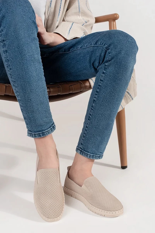 Ādas smilšu krāsas mokasīni Ādas smilšu krāsas mokasīni