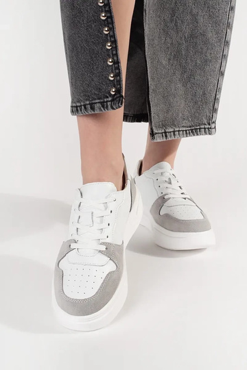 Baltas krāsas ādas sneakers... 2