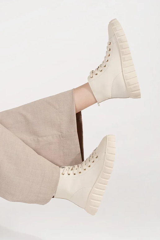 Augsti sieviešu apavi gaismas smilšu... Augsti sieviešu apavi gaismas smilšu...