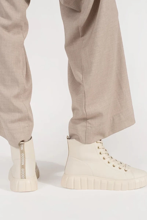 Augsti sieviešu apavi gaismas smilšu... Augsti sieviešu apavi gaismas smilšu...