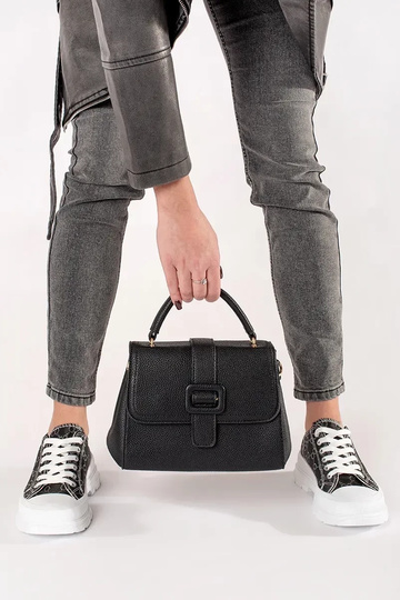 Melnā maza soma ar zelta... 2