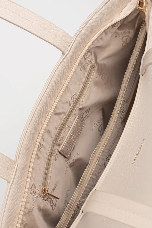 Liela smilšu krāsas rokassoma ar kniedēm