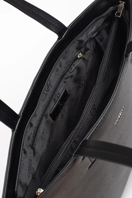 Liela melna rokassoma ar kniedēm