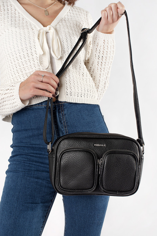 Melna maza rokassoma ar kabatām