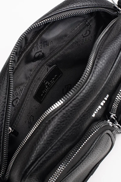 Melna maza rokassoma ar kabatām