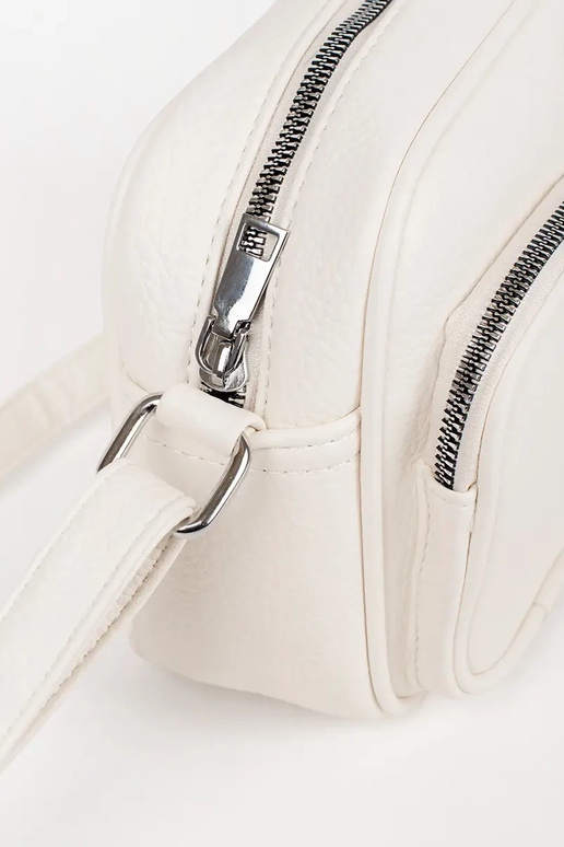 Maza rokassoma ar kabatām...