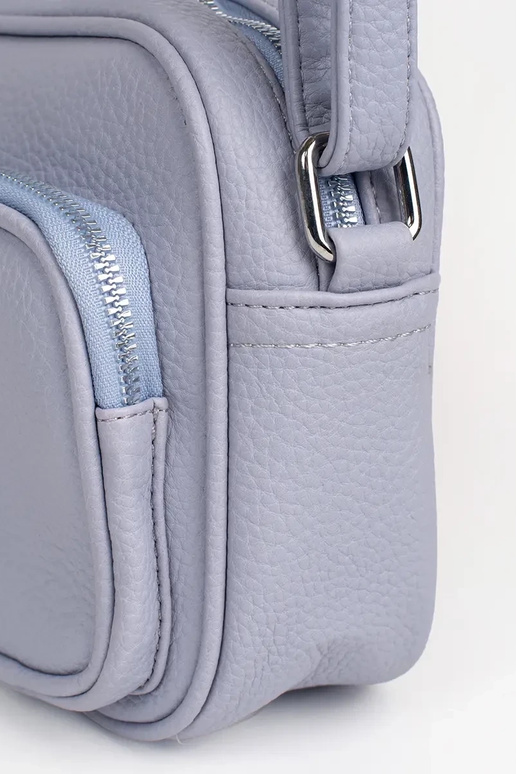 Maza rokassoma ar kabatām violetā krāsā