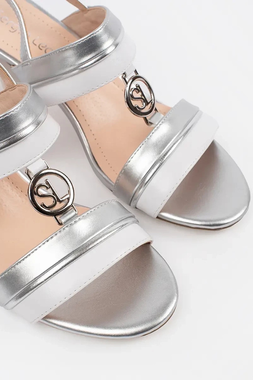 Sieviešu sandales uz augstpapēžu ar... Sieviešu sandales uz augstpapēžu ar...