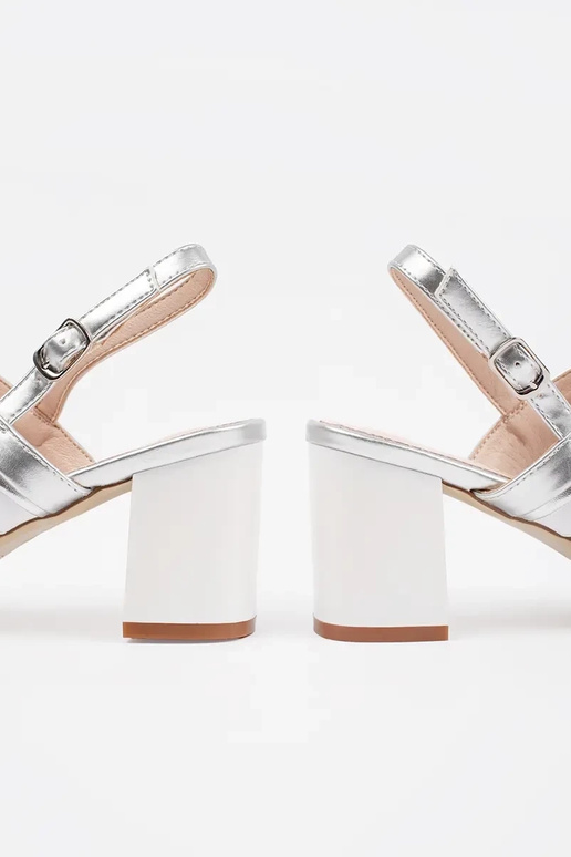 Sieviešu sandales uz augstpapēžu ar... Sieviešu sandales uz augstpapēžu ar...