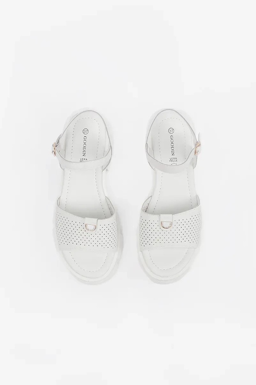 balti sandales ar platformu