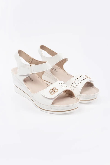 Baltas krāsas sandales uz... 2