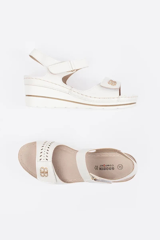 Baltas krāsas sandales uz pleca ar...