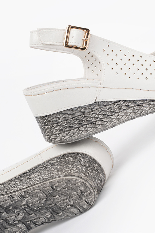 Baltas krāsas caurspīdīgie sānali