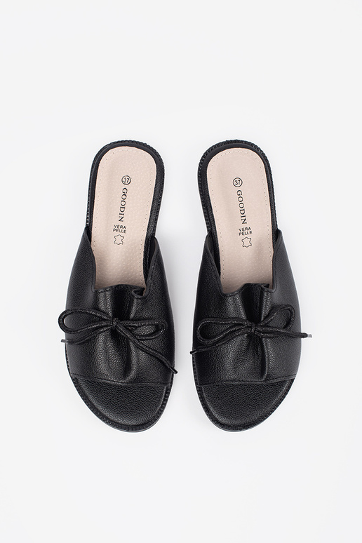 Melni čības ar loku Melni čības ar loku